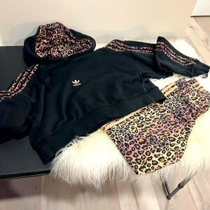 Adidas’s Women’s leopard Print jogging suit set. Crop top hoodie. Medium